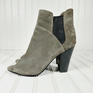 GUESS  Women's Besy Grey Suede Leather Peep-Toe Booties C476
